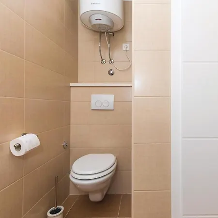 Beautiful In Kastel Stari With Jacuzzi Apartment