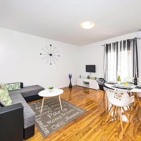 Apartment Beautiful In Kastel Stari With Jacuzzi *