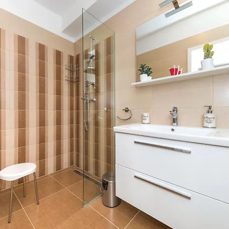 Apartment Beautiful In Kastel Stari With Jacuzzi *
